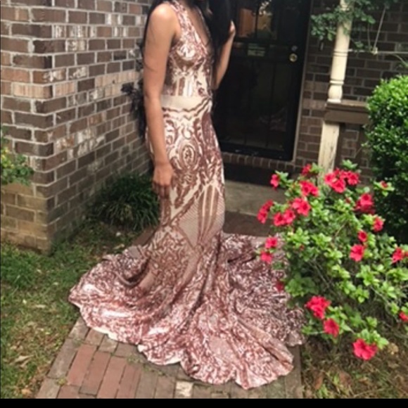 A prom dress!! - Picture 2 of 3